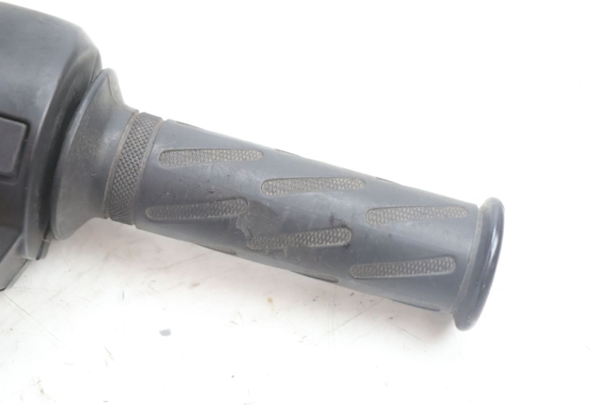 photo de COMMODO DROIT PEUGEOT STREETZONE NAKED 2T 50 (2014 - 2018) - Zoom état d’usage