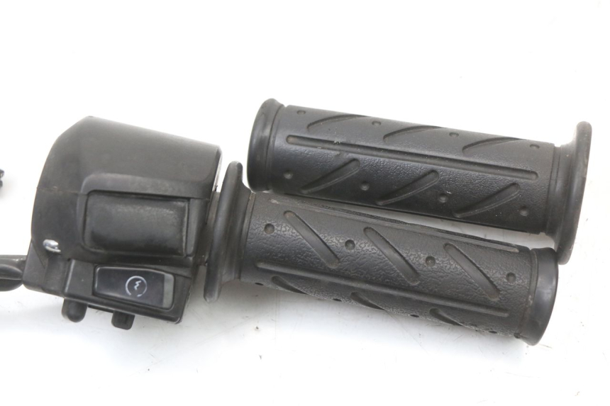 photo de COMMODO DROIT KYMCO SUPER 8 4T 50 (2021 - 2024) - Zoom état d’usage