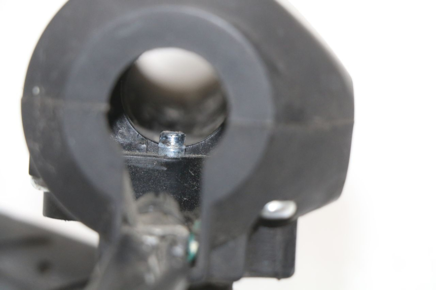 photo de COMMODO DROIT KYMCO SUPER 8 4T 50 (2021 - 2024) - Points de fixation