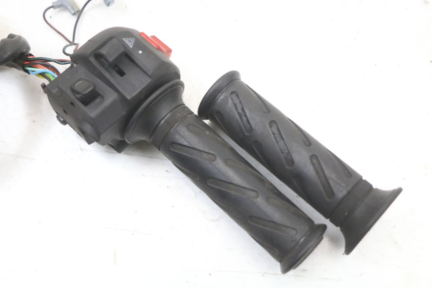 photo de COMMODO DROIT SUZUKI BURGMAN 125 (2018 - 2021) - Détail de la pièce