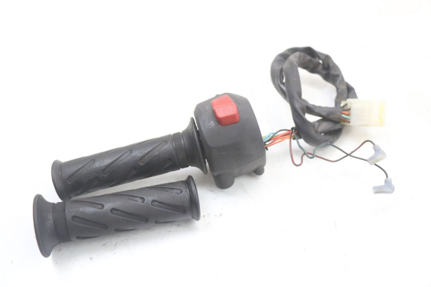 photo de COMMODO DROIT SUZUKI BURGMAN 125 (2018 - 2021) - Autre angle de vue