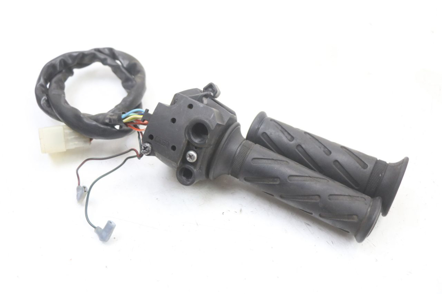 photo de COMMODO DROIT SUZUKI BURGMAN 125 (2018 - 2021) - Gros plan technique