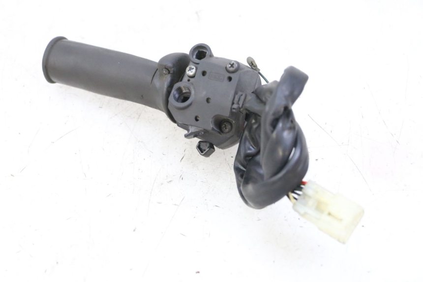 photo de COMMODO DROIT SUZUKI BURGMAN 125 (2015 - 2017) - Gros plan technique