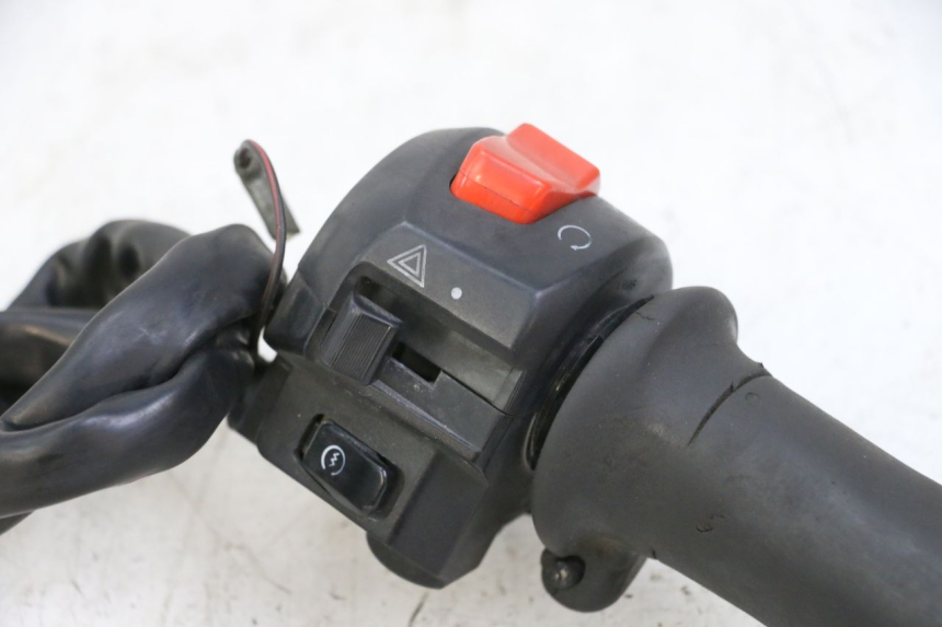 photo de COMMODO DROIT SUZUKI BURGMAN 125 (2015 - 2017) - Pièce contrôlée