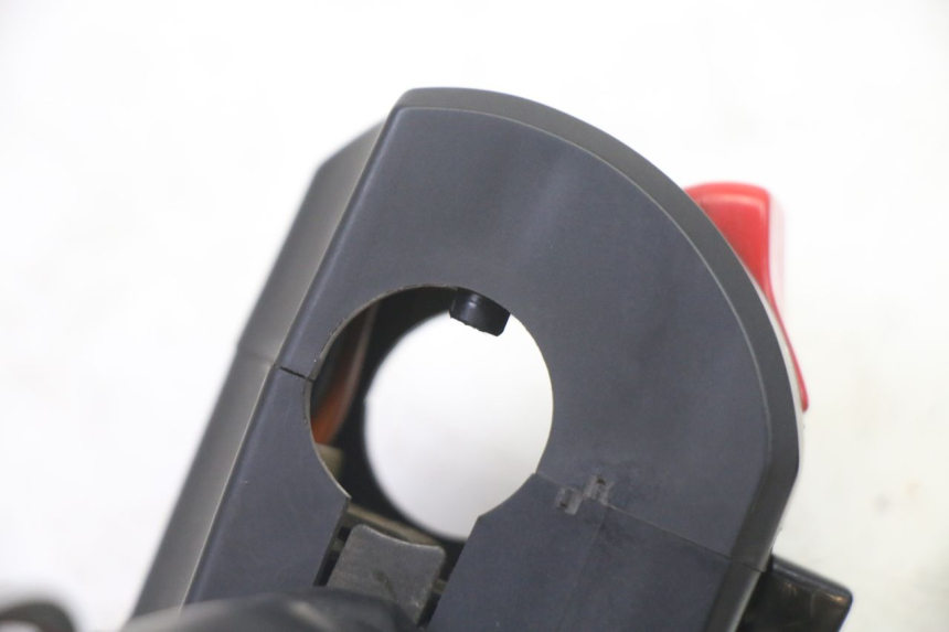 photo de COMMODO DROIT SUZUKI SV S 650 (2003 - 2009) - Vue d’ensemble