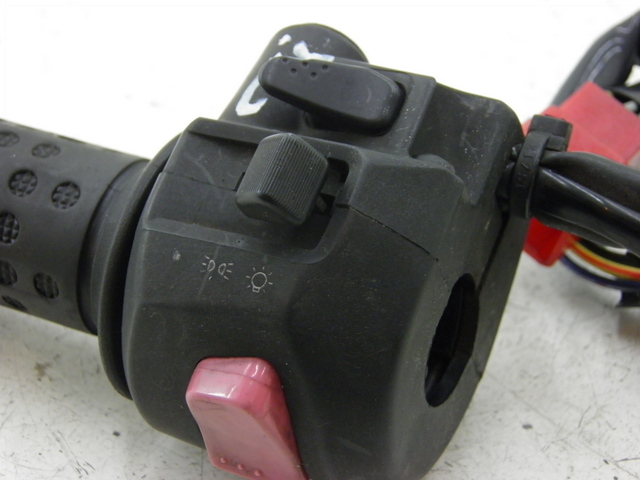 photo de COMMODO DROIT SYM GTS 125 (2005 - 2008) - Points de fixation