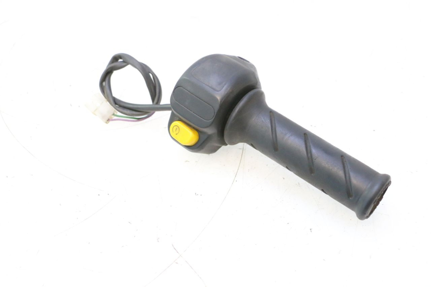 photo de COMMODO DROIT PEUGEOT TREKKER 50 (1995 - 2004) - Vue principale