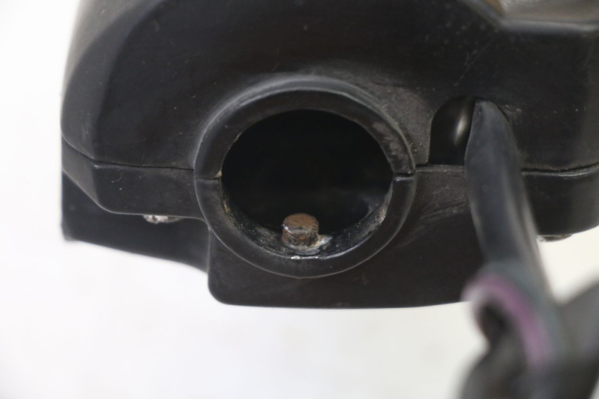 photo de COMMODO DROIT PEUGEOT VIVACITY NEW 2T 50 (2008 - 2017) - Points de fixation