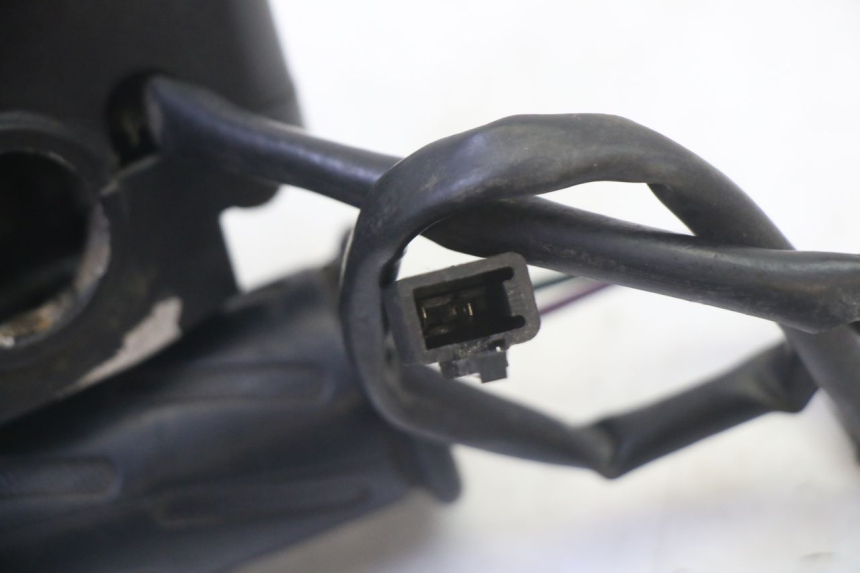 photo de COMMODO DROIT PEUGEOT VIVACITY NEW 2T 50 (2008 - 2017) - Points de fixation