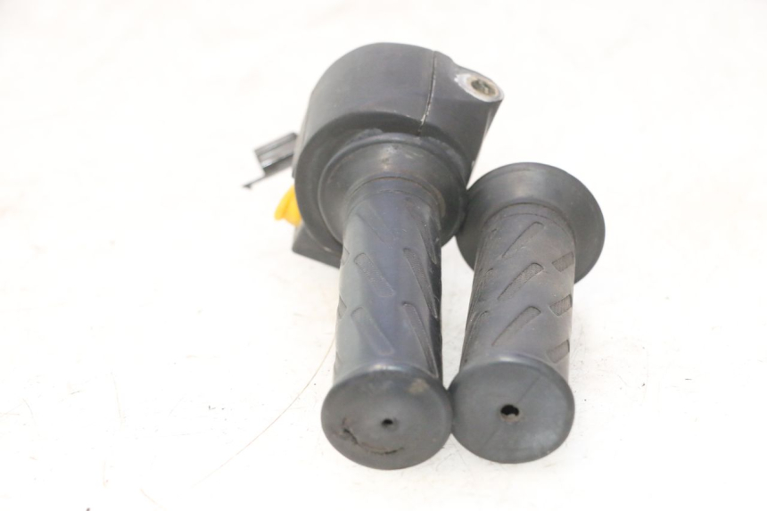 photo de COMMODO DROIT PEUGEOT VIVACITY NEW 2T 50 (2008 - 2017) - État de surface