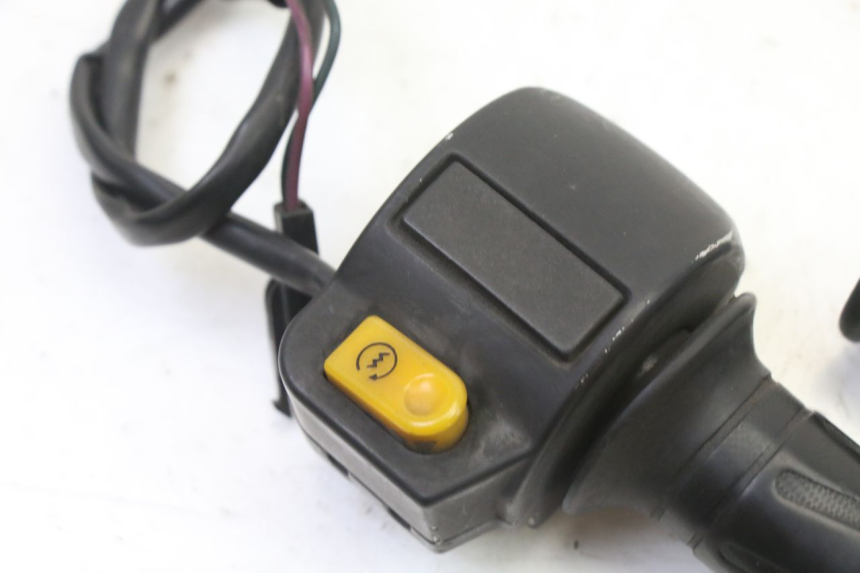 photo de COMMODO DROIT PEUGEOT VIVACITY NEW 4T 50 (2008 - 2017) - Détail de la pièce