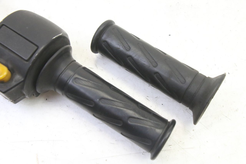 photo de COMMODO DROIT PEUGEOT VIVACITY NEW 4T 50 (2008 - 2017) - Zoom état d’usage