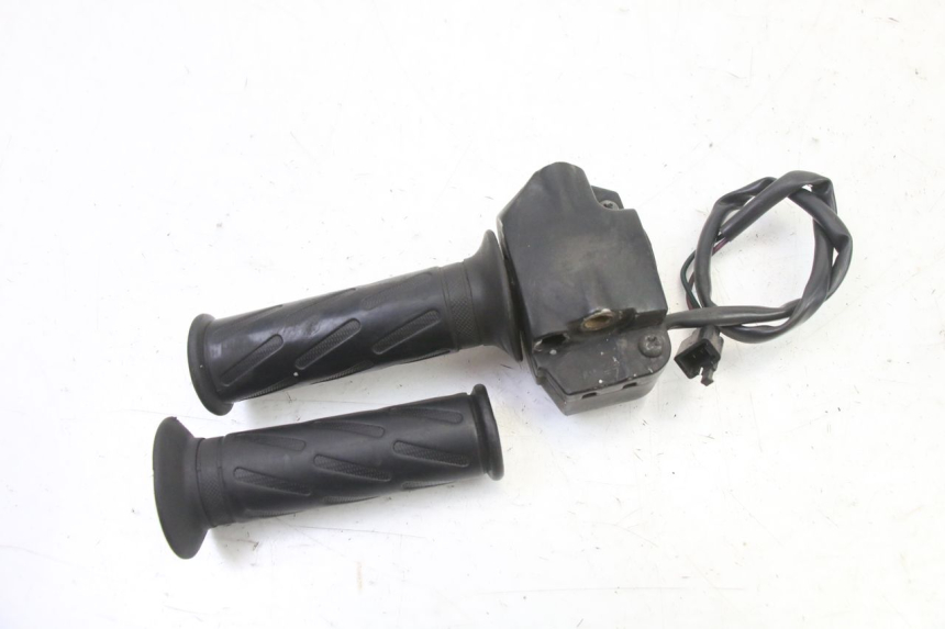 photo de COMMODO DROIT PEUGEOT VIVACITY NEW 4T 50 (2008 - 2017) - Gros plan technique