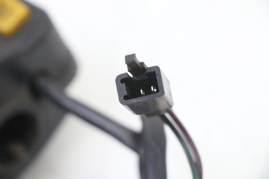 photo de COMMODO DROIT PEUGEOT VIVACITY NEW 4T 50 (2008 - 2017) - Points de fixation