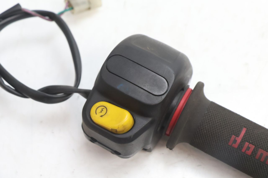 photo de COMMODO DROIT PEUGEOT VIVACITY 50 (1998 - 2003) - Détail de la pièce