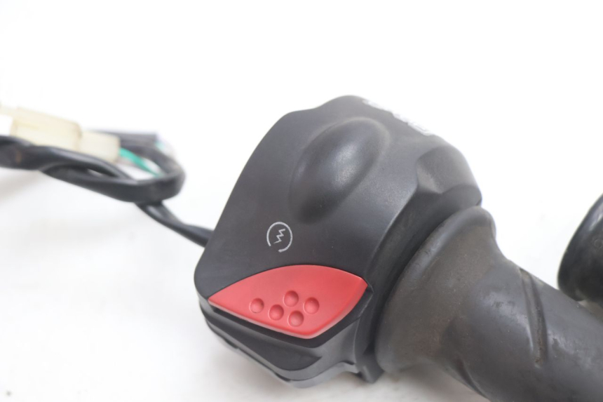 photo de COMMODO DROIT PEUGEOT VIVACITY 50 (2004 - 2009) - Détail de la pièce
