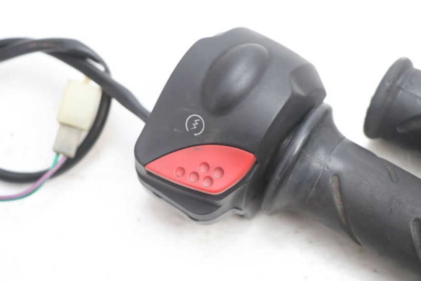 photo de COMMODO DROIT PEUGEOT VIVACITY 50 (2004 - 2009) - Détail de la pièce