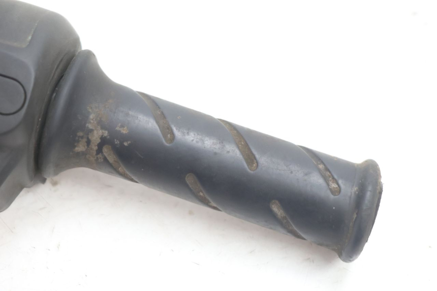 photo de COMMODO DROIT PEUGEOT VIVACITY 50 (1998 - 2003) - Zoom état d’usage