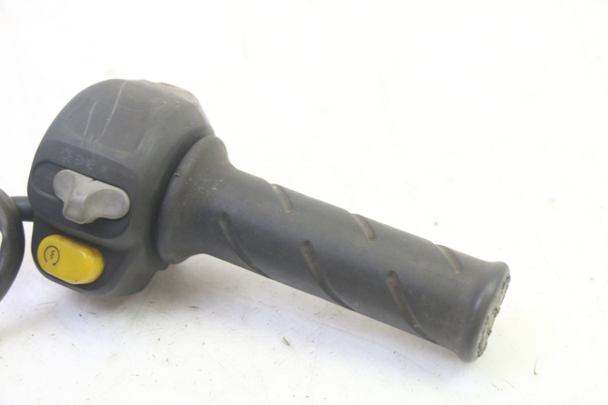 photo de COMMODO DROIT PEUGEOT VIVACITY 100 (1999 - 2008) - Zoom état d’usage