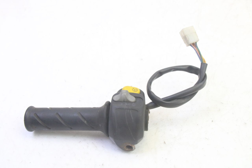 photo de COMMODO DROIT PEUGEOT VIVACITY 100 (1999 - 2008) - Autre angle de vue