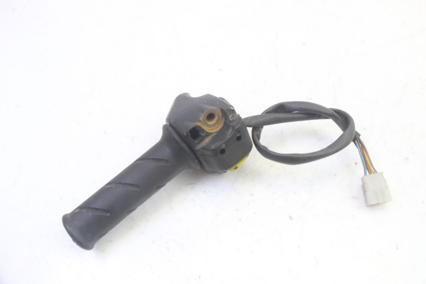 photo de COMMODO DROIT PEUGEOT VIVACITY 100 (1999 - 2008) - Gros plan technique