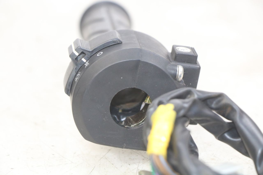 photo de COMMODO DROIT DAELIM VJ ROADWIN FI 125 (2008 - 2017) - Détail de la pièce