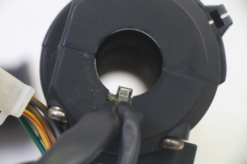 photo de COMMODO DROIT DAELIM VJ ROADWIN FI 125 (2008 - 2017) - Points de fixation