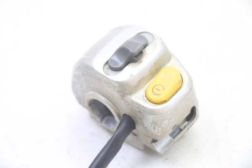 photo de COMMODO DROIT YAMAHA WHY 50 (1998 - 2000) - Gros plan technique