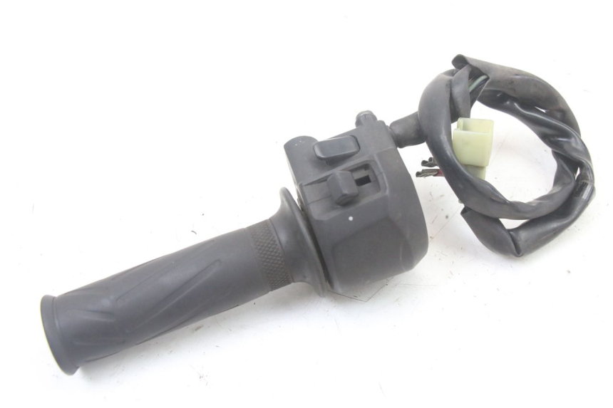 photo de COMMODO DROIT YAMAHA X-MAX XMAX ABS 250 (2010 - 2012) - Autre angle de vue