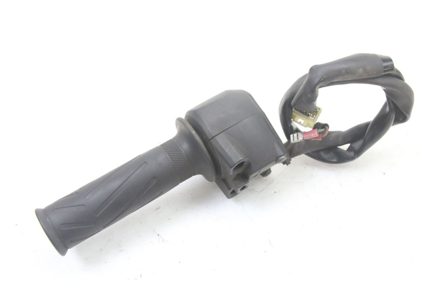 photo de COMMODO DROIT YAMAHA X-MAX XMAX ABS 250 (2010 - 2012) - Gros plan technique