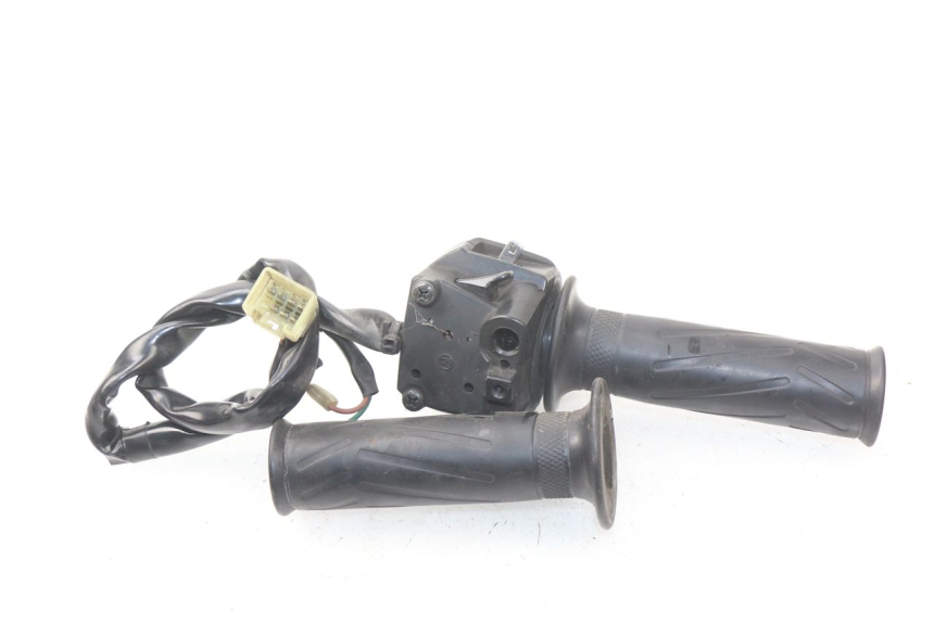 photo de COMMODO DROIT YAMAHA X-MAX XMAX 125 (2010 - 2013) - Autre angle de vue