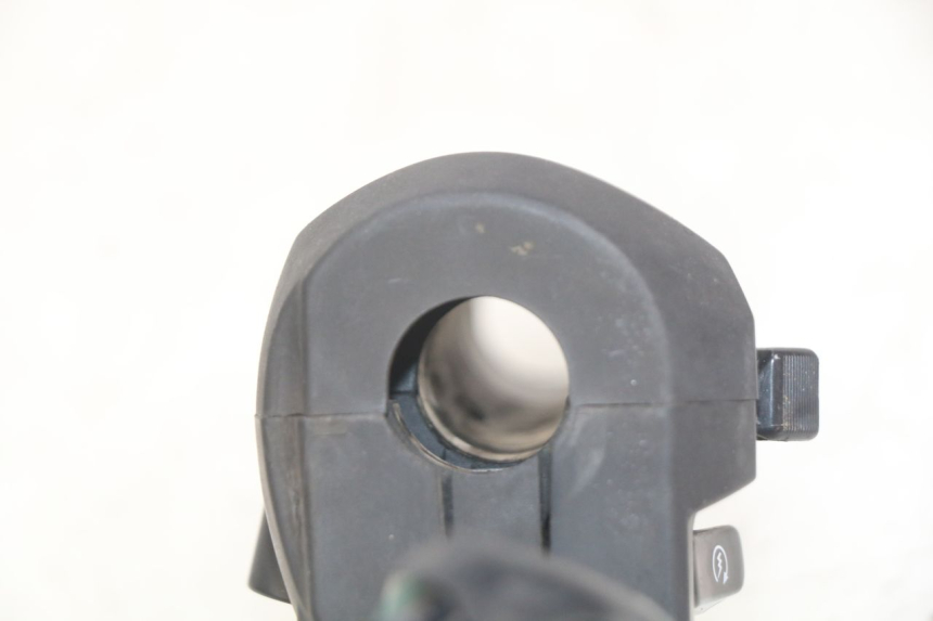 photo de COMMODO DROIT YAMAHA X-MAX XMAX 125 (2010 - 2013) - Détail de la pièce