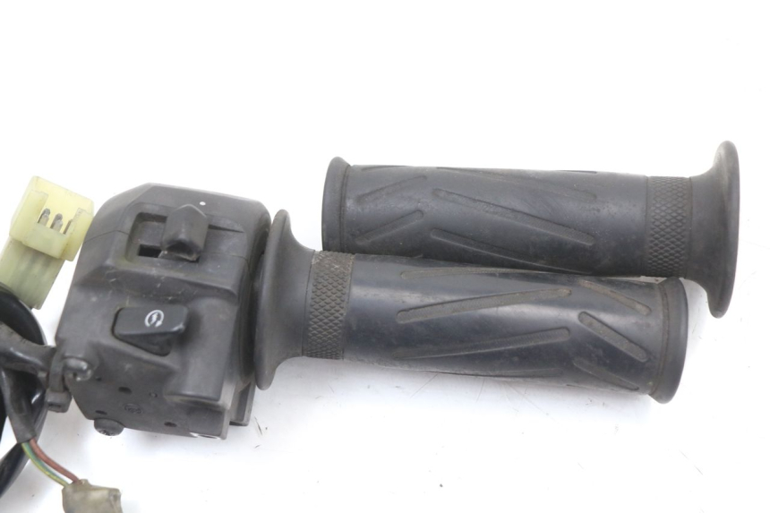 photo de COMMODO DROIT YAMAHA X-MAX XMAX 125 (2010 - 2013) - Autre angle de vue