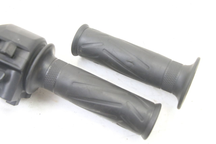 photo de COMMODO DROIT YAMAHA X-MAX XMAX 125 (2010 - 2013) - Zoom état d’usage