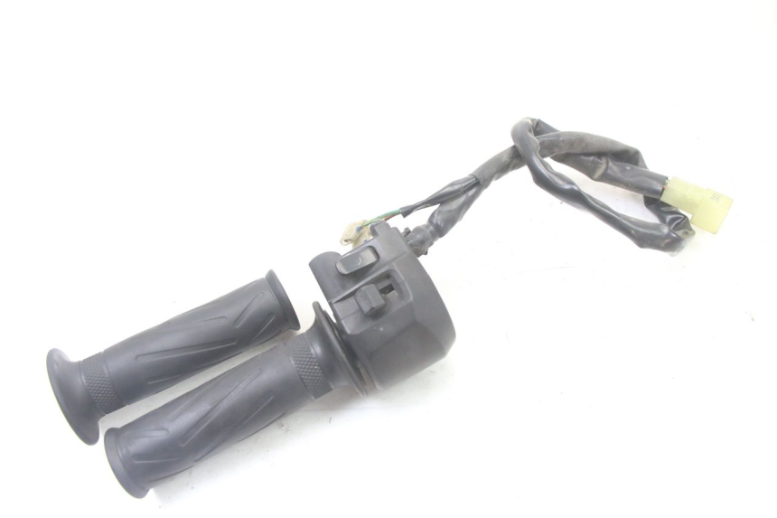 photo de COMMODO DROIT YAMAHA X-MAX XMAX 125 (2010 - 2013) - Autre angle de vue