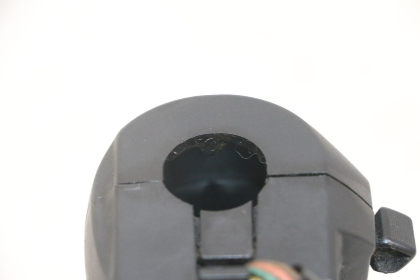 photo de COMMODO DROIT YAMAHA X-MAX XMAX 125 (2010 - 2013) - Détail de la pièce