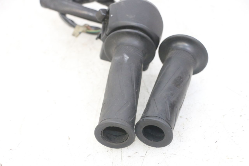 photo de COMMODO DROIT YAMAHA X-MAX XMAX 125 (2010 - 2013) - Pièce contrôlée