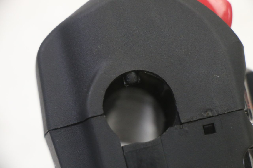 photo de COMMODO DROIT YAMAHA XMAX X-MAX 125 (2021 - 2025) - Points de fixation