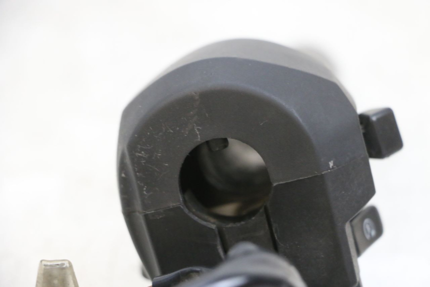 photo de COMMODO DROIT YAMAHA X-MAX XMAX 125 (2010 - 2013) - Zoom état d’usage