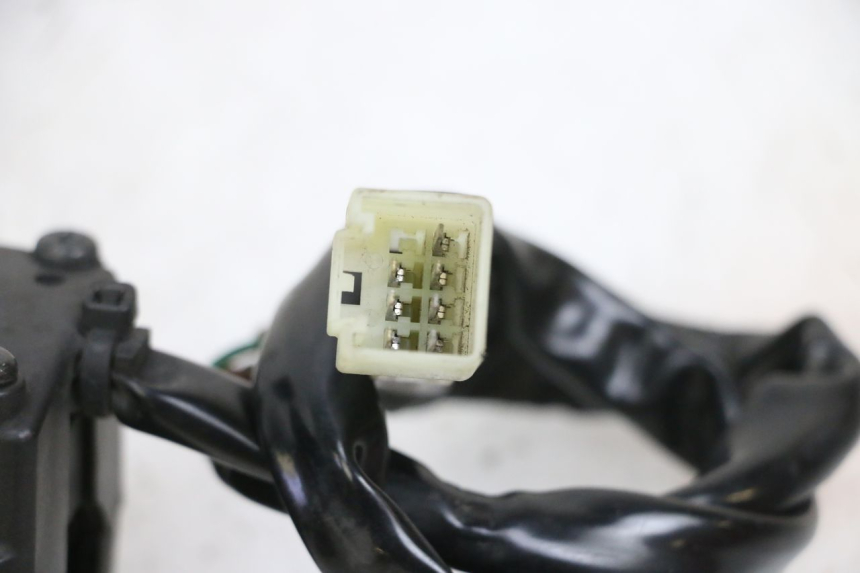 photo de COMMODO DROIT YAMAHA X-MAX XMAX 125 (2010 - 2013) - Autre angle de vue