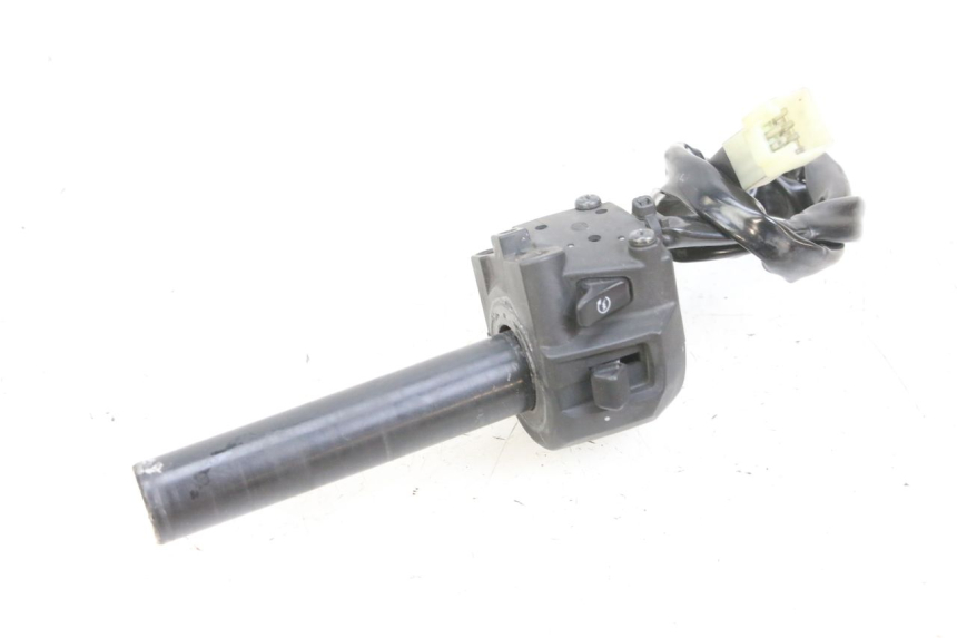 photo de COMMODO DROIT YAMAHA X-MAX XMAX 125 (2010 - 2013) - Gros plan technique