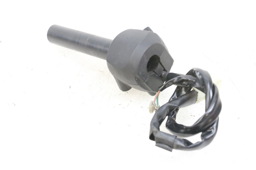 photo de COMMODO DROIT YAMAHA X-MAX XMAX 125 (2010 - 2013) - Points de fixation