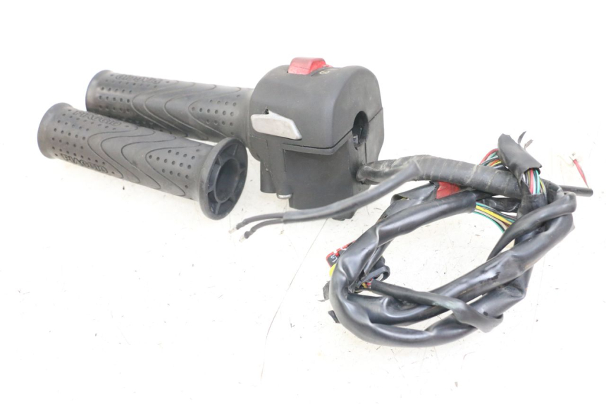 photo de COMMODO DROIT PIAGGIO X10 125 (2012 - 2017) - Vue d’ensemble