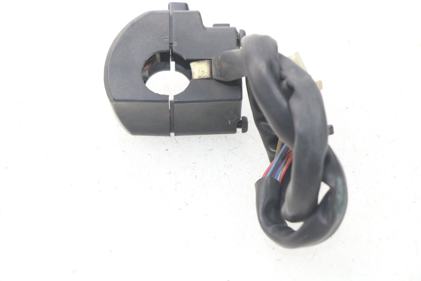 photo de COMMODO DROIT YAMAHA XJ600 XJ DIVERSION 600 (1992 - 1997) - Autre angle de vue