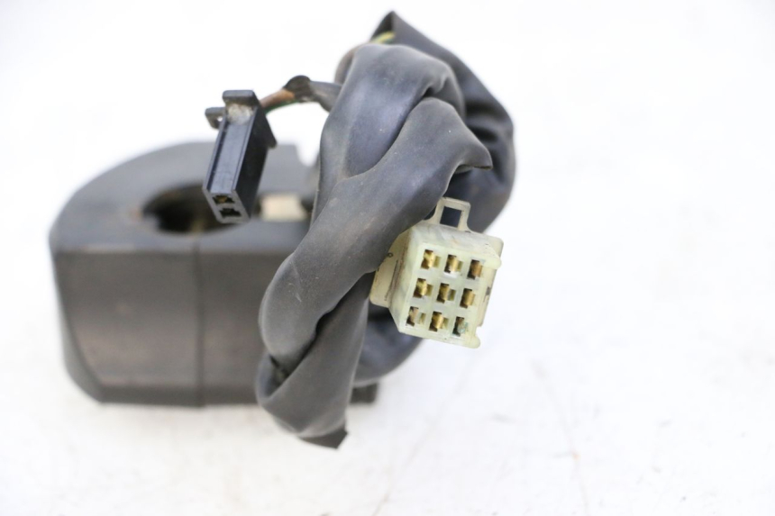 photo de COMMODO DROIT YAMAHA XJN DIVERSION 600 (2000 - 2003) - Gros plan technique