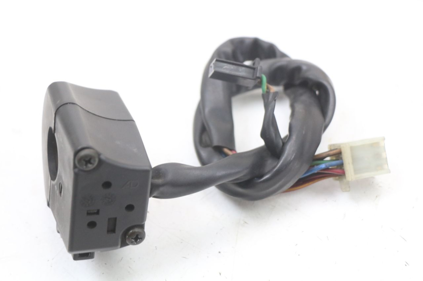 photo de COMMODO DROIT YAMAHA XJS DIVERSION 600 (1997 - 1999) - Gros plan technique