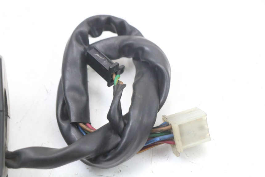 photo de COMMODO DROIT YAMAHA XJS DIVERSION 600 (1997 - 1999) - Points de fixation