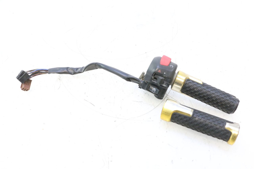 photo de COMMODO DROIT YAMAHA XP T-MAX ABS 500 (2005 - 2005) - Vue principale