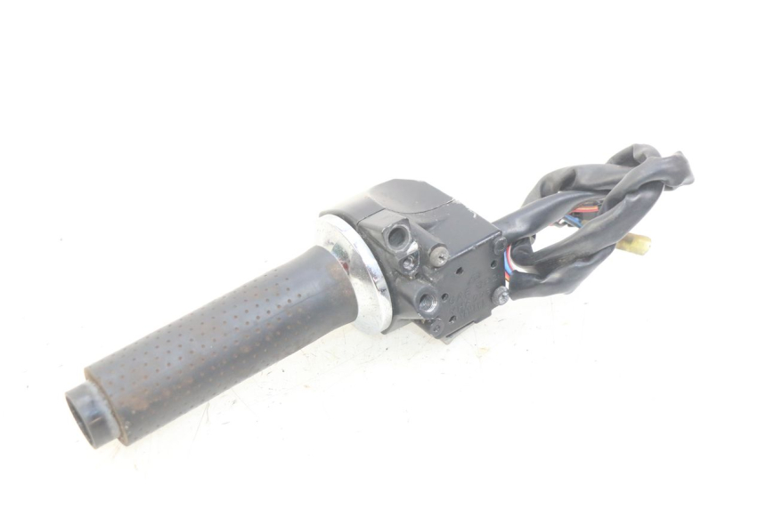 photo de COMMODO DROIT YAMAHA XV VIRAGO 750 (1984 - 1998) - Détail de la pièce