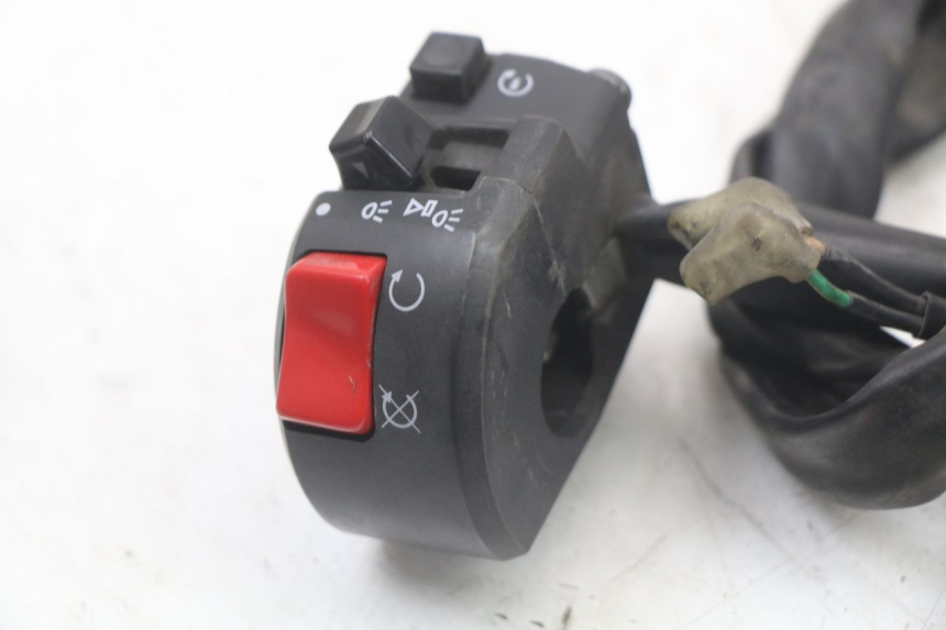 photo de COMMODO DROIT YAMAHA FJR ABS 1300 (2006 - 2012) - Gros plan technique